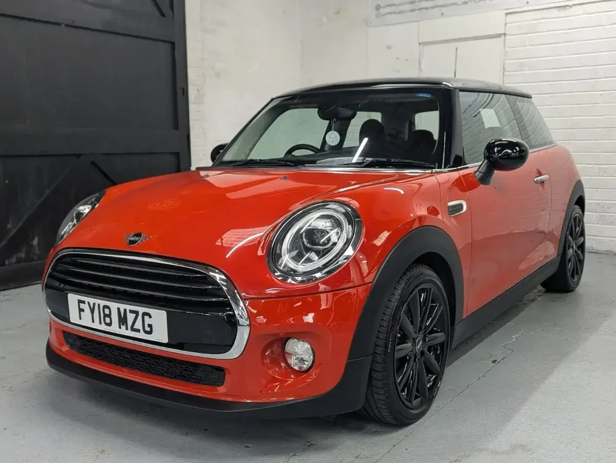 Używany Mini Cooper Hatch 2018 Pomarańczowy Hatchback