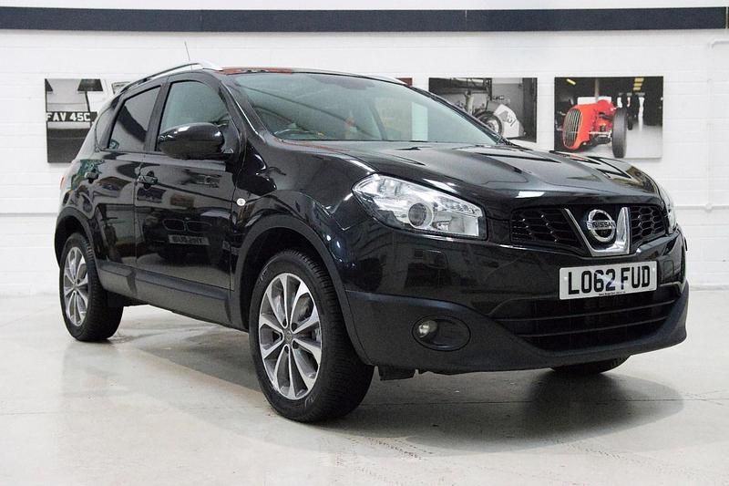 Black Used 2012 Nissan Qashqai Tekna SUV | £7,489 (Expensive) - Image 1/4