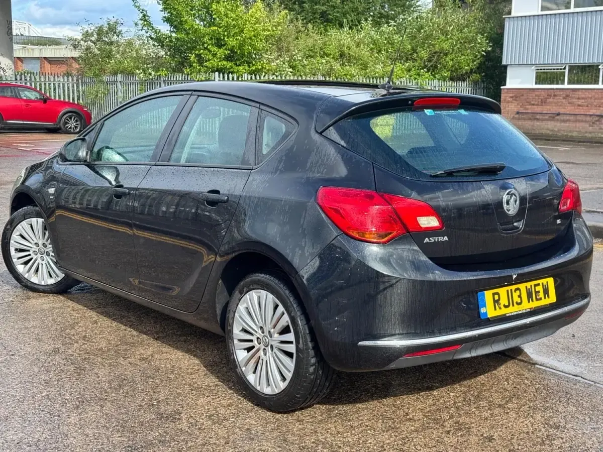 Gebraucht Vauxhall Astra 2013 Schwarz Kleinwagen