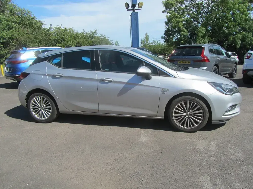 Used Vauxhall Astra Elite 136 HP (100 kW) 2015 Silver Hatchback