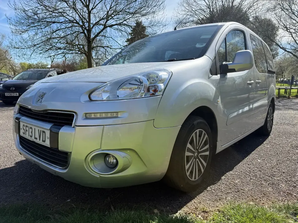 Used Peugeot TePee S 92 HP (67 kW) 2013 Silver MPV