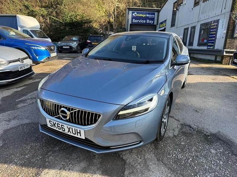 Usado Volvo V40 Inscription 120 HP (88 kW) 2016 Azul Citadino