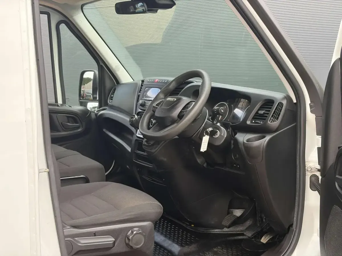 Begagnad Iveco Daily 2023 Vit Cab