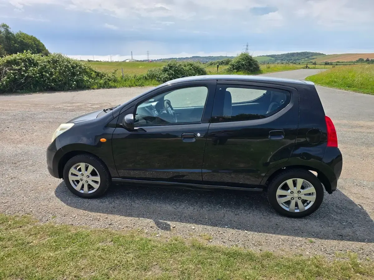 Used Suzuki Alto SZ4 68 HP (50 kW) 2011 Black Hatchback