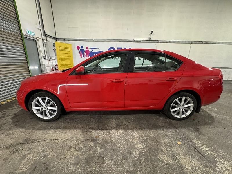 Used Skoda Octavia Elegance 2014 Red Hatchback