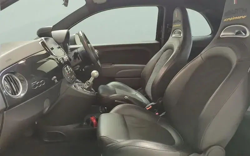 Begagnad Abarth 595 167 HK (122 kW) 2021 Svart Halvkombi