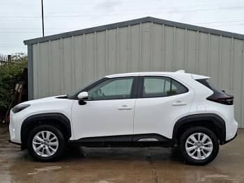 Used Toyota Yaris Hybrid 116 HP (85 kW) 2023 White Estate