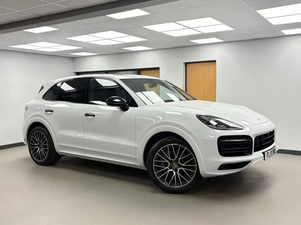 Used Porsche Cayenne 440 HP (323 kW) 2019 White SUV