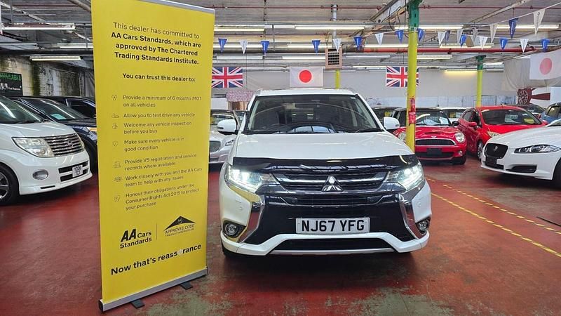 Used Mitsubishi Outlander P-HEV 2017 White Estate