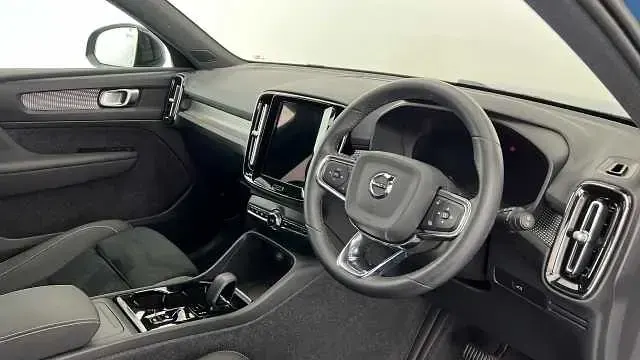 Used Volvo XC40 Plus 161 HP (118 kW) 2024 Blue SUV