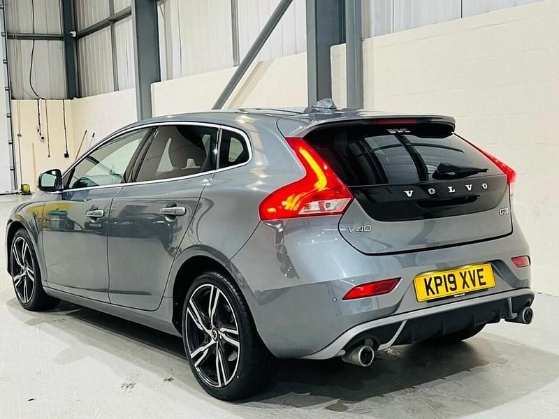 Used Volvo V40 R-Design 150 HP (110 kW) 2019 Grey Hatchback
