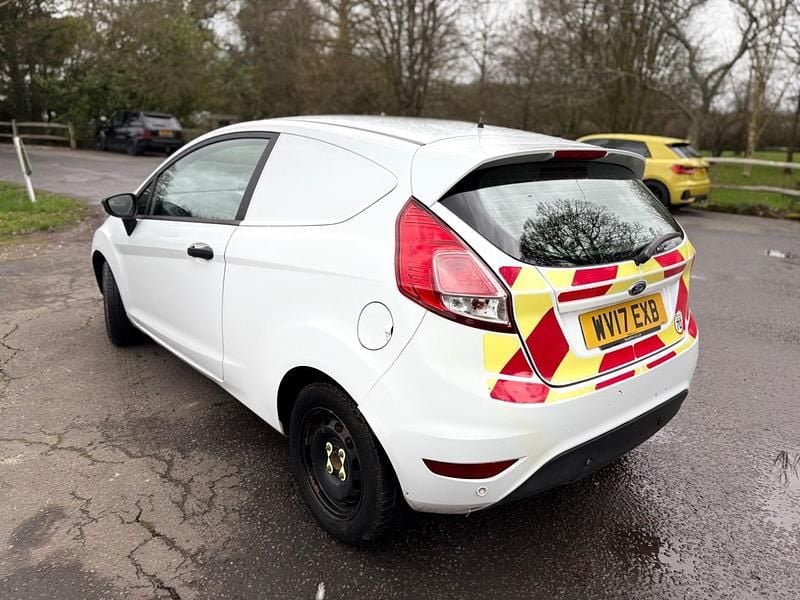 Usado Ford Fiesta 2017 Blanco Van