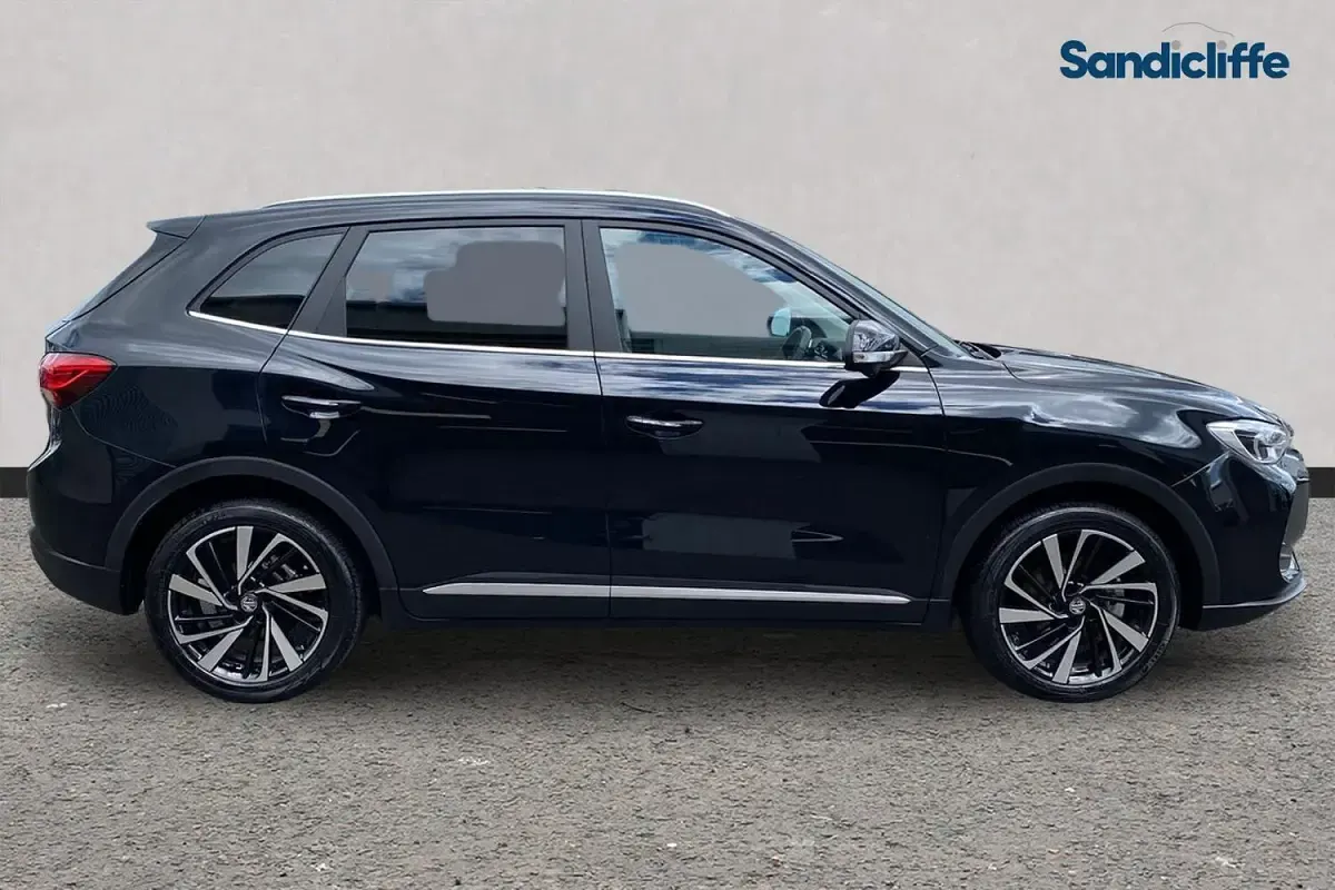 Used MG ZS Trophy 196 HP (144 kW) 2024 Metallic  black pearl SUV