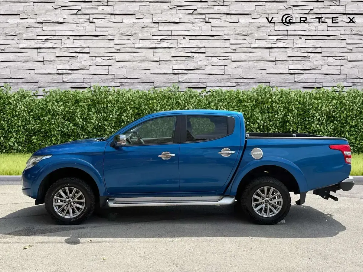Used Mitsubishi L200 181 HP (133 kW) 2019 Blue Pickup