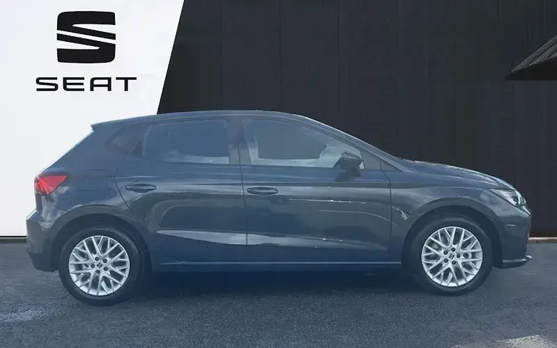 Nuevo Seat Ibiza SE Technology 116 CV (85 kW) 2026 Azul Utilitario