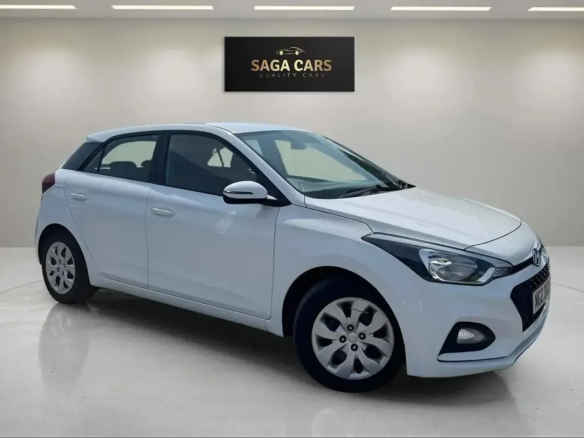 Used Hyundai i20 75 HP (55 kW) 2019 White Hatchback