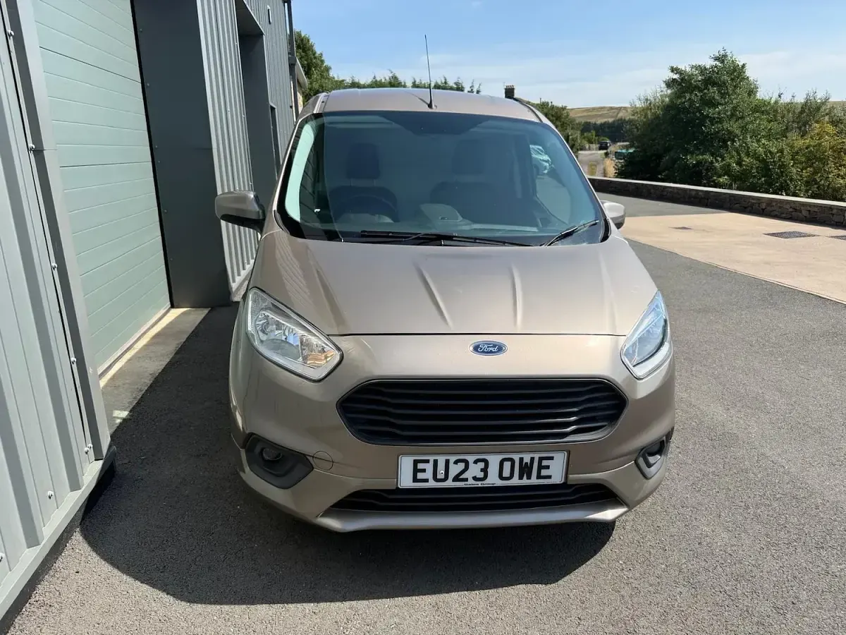 Used Ford Transit Courier Limited 100 HP (73 kW) 2023 Silver Van