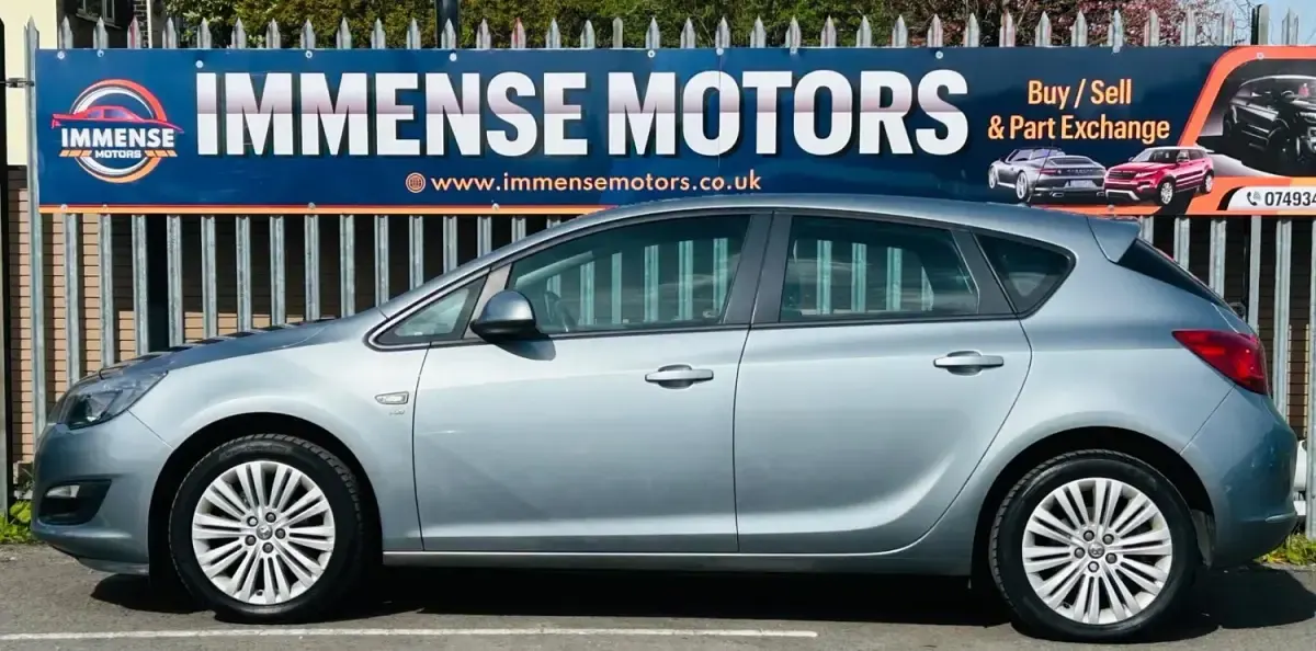 Begagnad Vauxhall Astra 2013 Silver Halvkombi