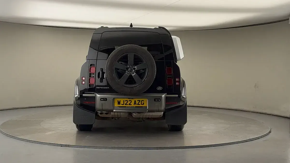 Used Land Rover Defender HSE Dynamic 250 HP (183 kW) 2022 Santorini black SUV