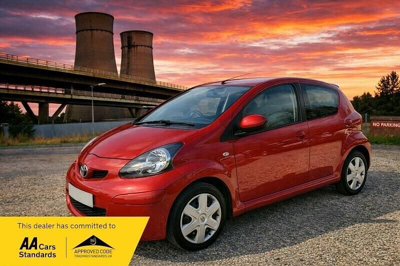 Used Toyota Aygo 67 HP (49 kW) 2011 Red Hatchback