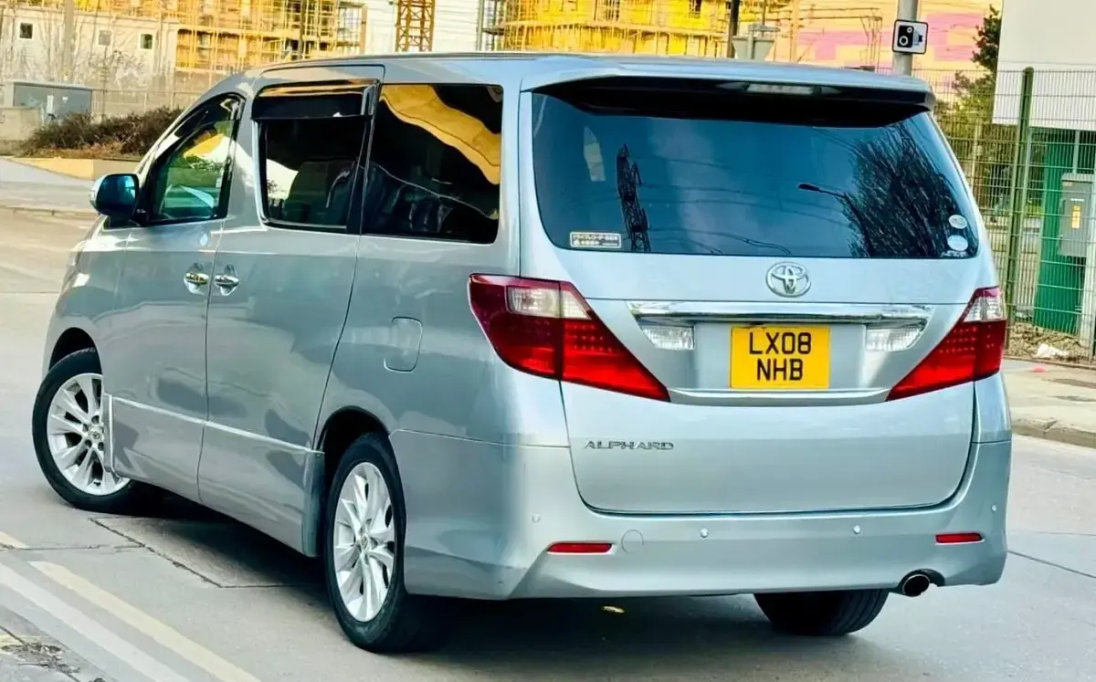 Usado Toyota Alphard 2023 Cinzento Monovolume