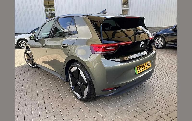 Used VW ID.3 Pro 150 kW (204 HP) 2025 Green Hatchback