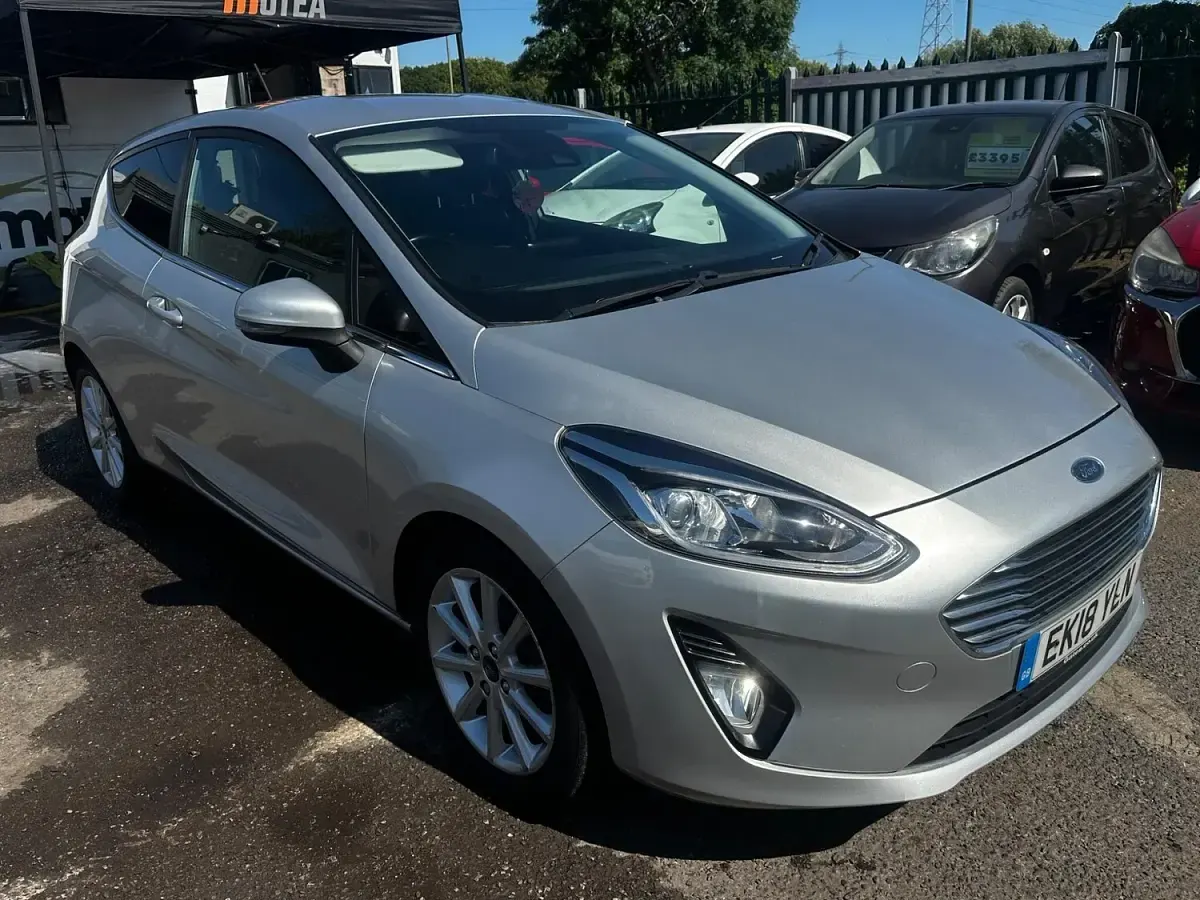 Used Ford Fiesta Titanium 100 HP (73 kW) 2018 Silver Hatchback