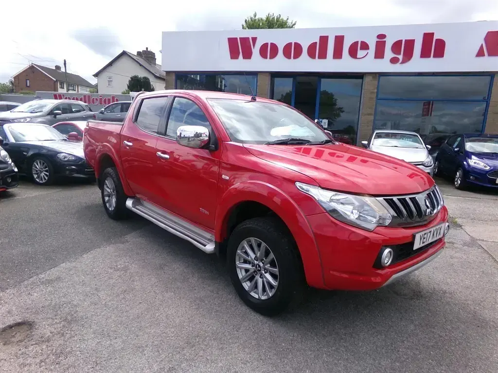 Used Mitsubishi L200 178 HP (130 kW) 2017 Red Pickup