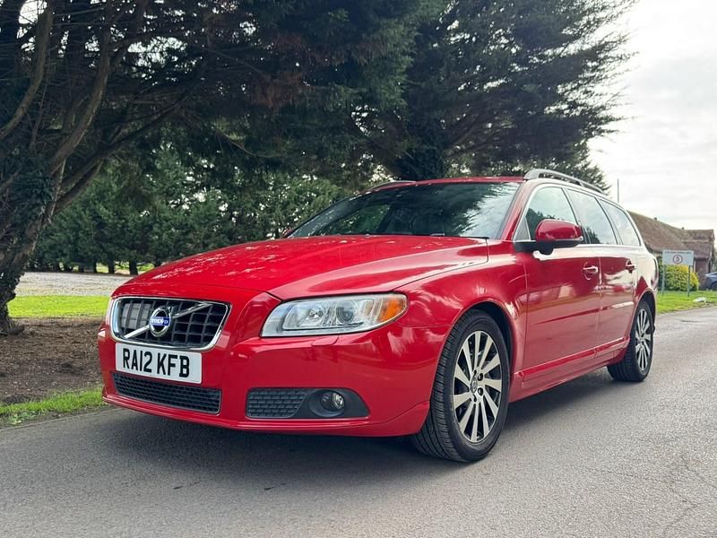 Używany Volvo V70 180 KM (132 kW) 2012 Czerwony Kombi