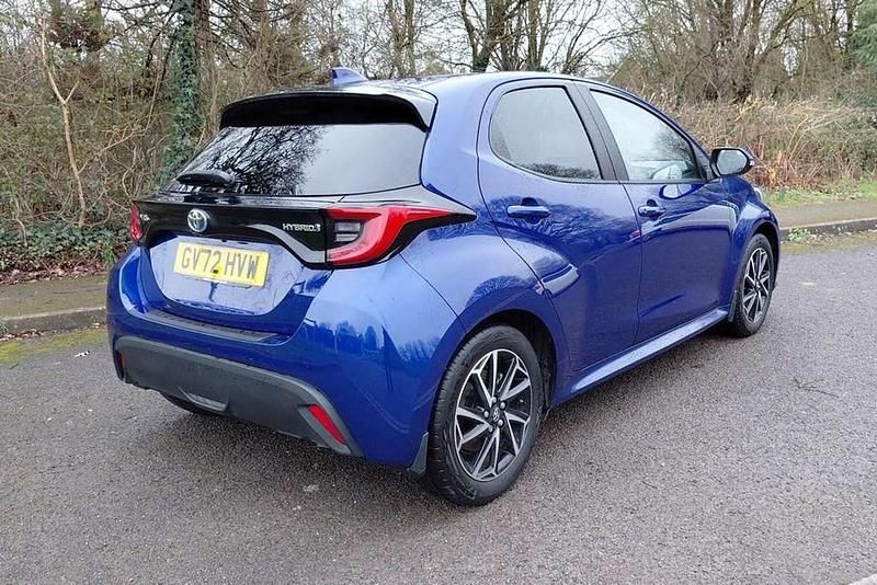 Used Toyota Yaris Hybrid Design 113 HP (83 kW) 2023 Blue Hatchback