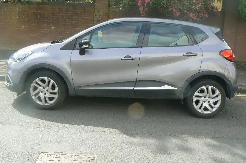 Used Renault Captur Dynamique 90 HP (66 kW) 2016 Grey SUV