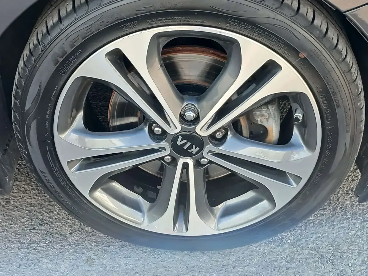 Used Kia Ceed GT-Line 118 HP (86 kW) 2017 Silver Hatchback