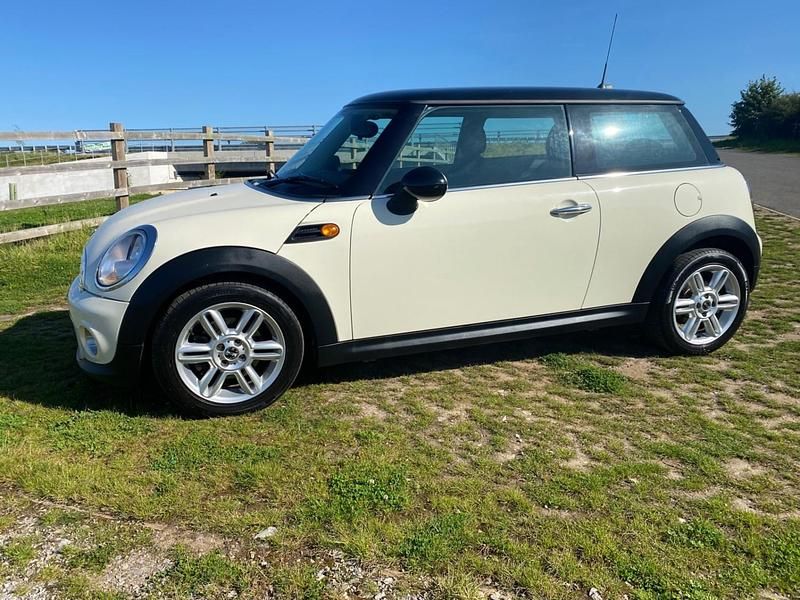Usado Mini Cooper Hatch 2011 Blanco Utilitario