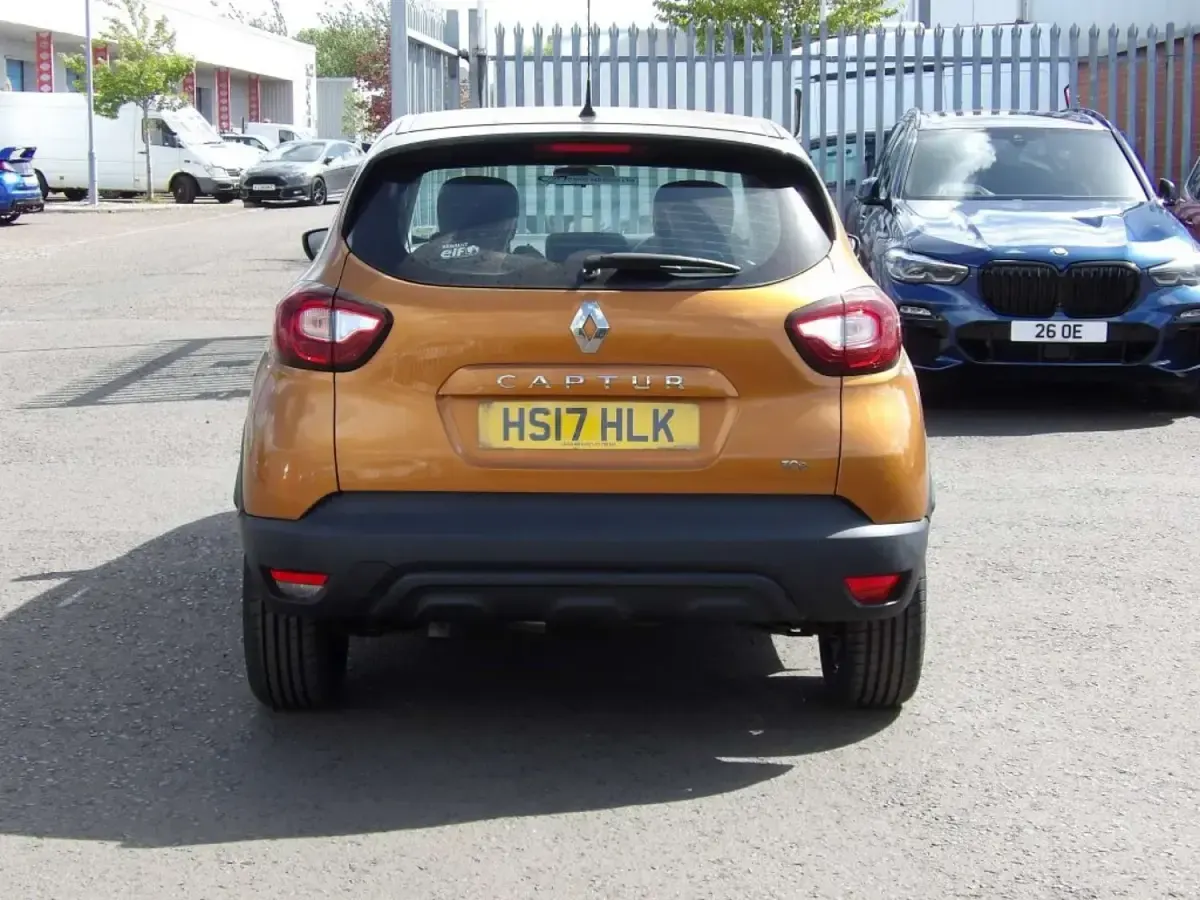 Gebraucht Renault Captur Dynamique 90 PS (66 kW) 2017 Orange SUV