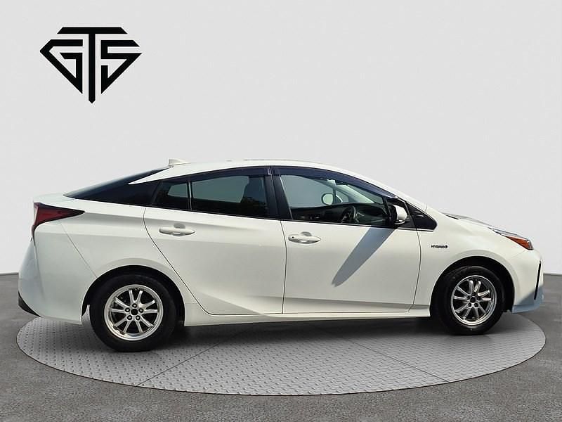 Used Toyota Prius 2025 White Hatchback