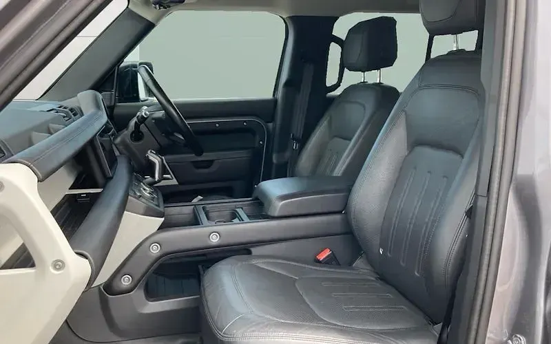 Second-hand Land Rover Defender HSE 300 CP (220 kW) 2024 SUV