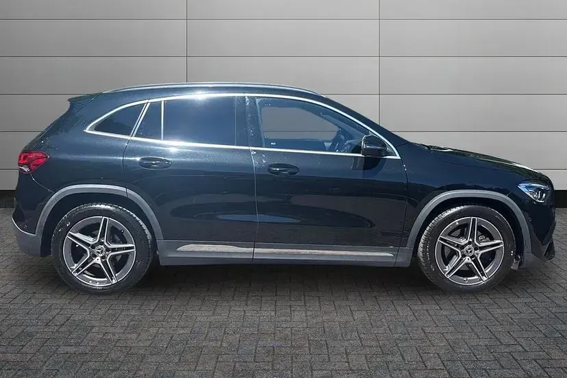 Used Mercedes GLA200 Executive 163 HP (119 kW) 2022 Black SUV