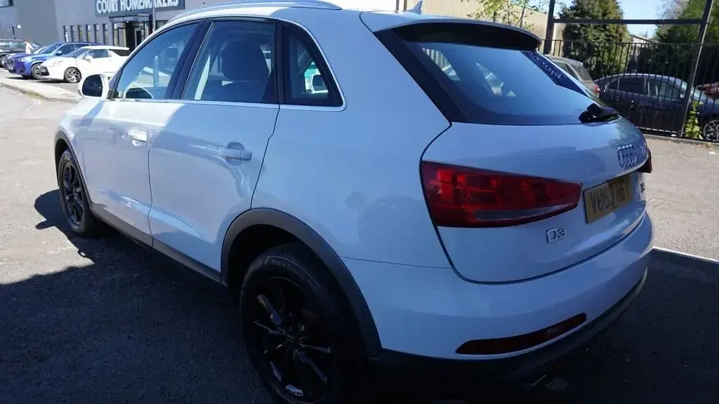 Begagnad Audi Q3 Basis 177 HK (130 kW) 2013 Vit SUV