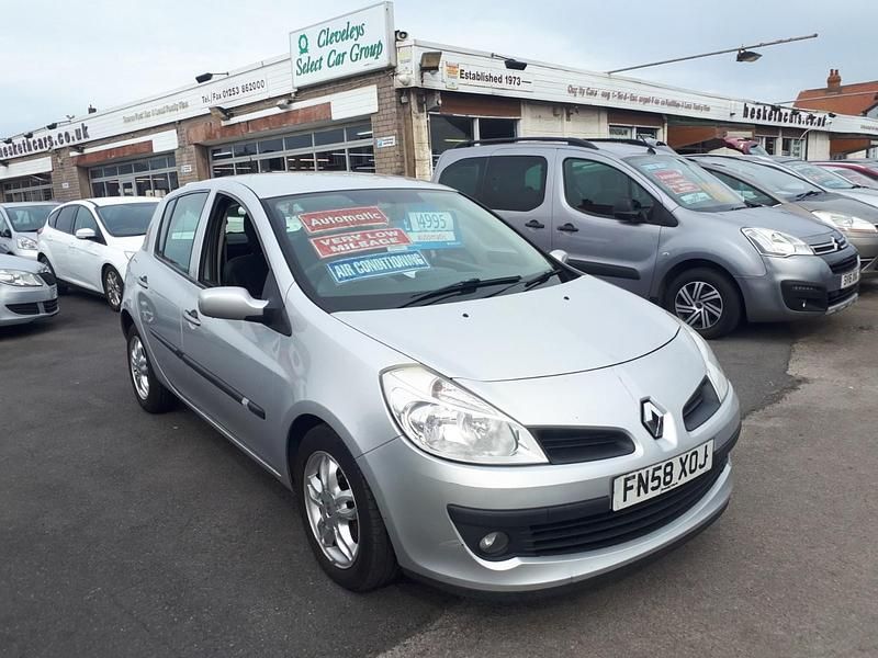 Usado Renault Clio II Expression 2008 Prateado Citadino