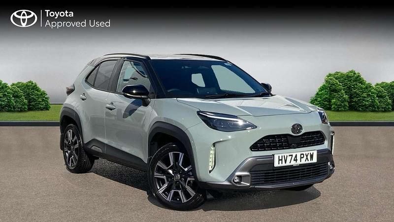 Green Used 2024 Toyota Yaris Cross Edition SUV | £27,989 - Image 1/4