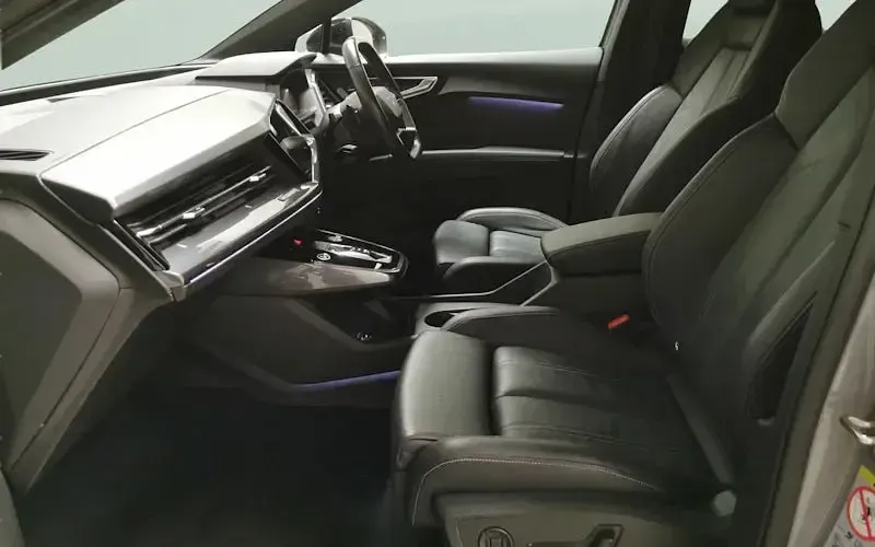 Usado Audi Q4 e-tron Advanced 150 kW (204 HP) 2022 Cinzento SUV