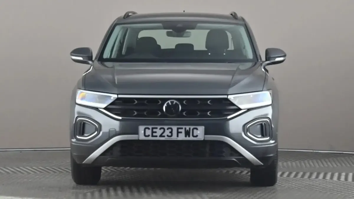 Usado VW T-Roc Life 150 HP (110 kW) 2023 Cinzento SUV