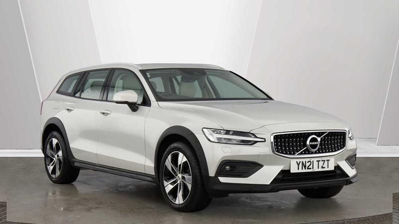 Used Volvo V60 CC Pro 197 HP (144 kW) 2021 Birch light Estate