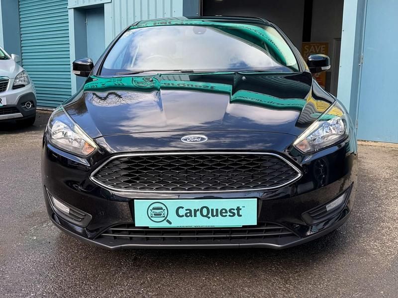 Usado Ford Focus Zetec 120 CV (88 kW) 2016 Negro Utilitario