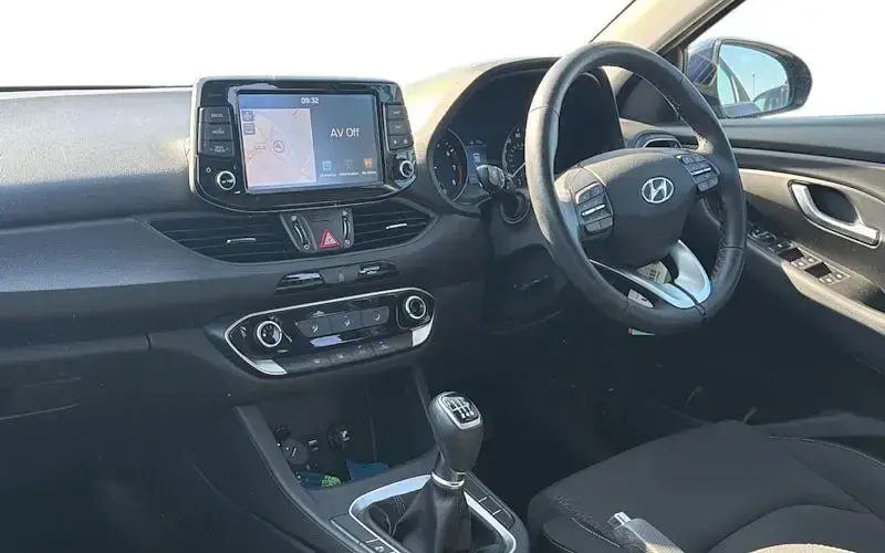 Used Hyundai i30 SE 140 HP (102 kW) 2018 Blue Estate