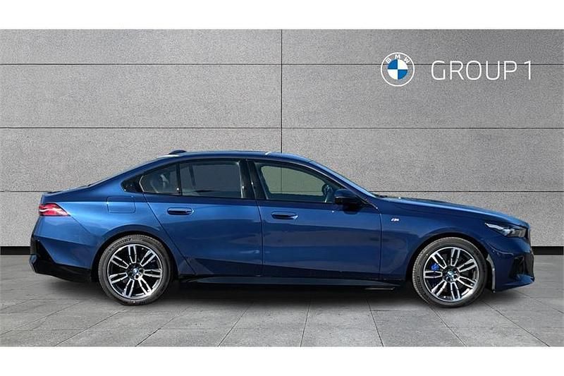 Begagnad BMW i5 M Sport 250 kW (340 HK) 2023 Blå Sedan