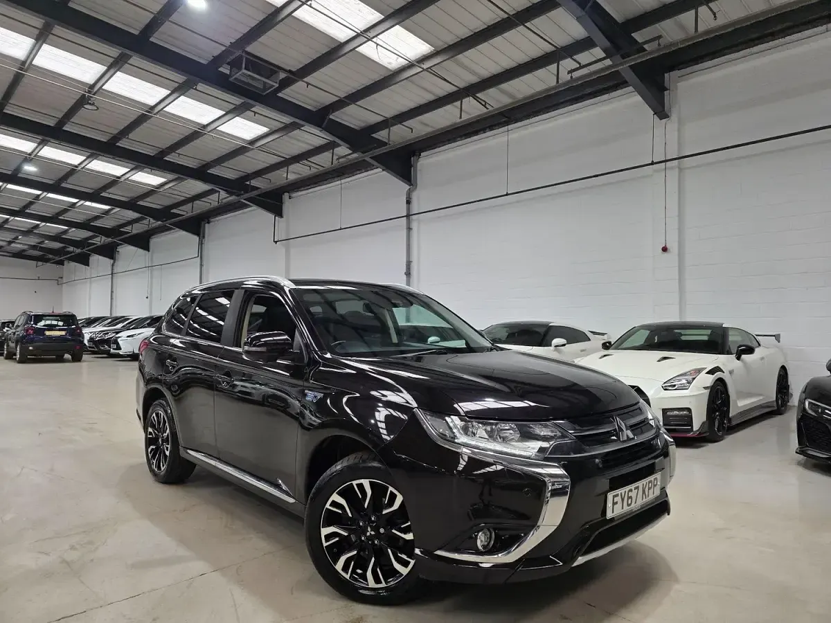 Used Mitsubishi Outlander P-HEV 2017 Black Estate