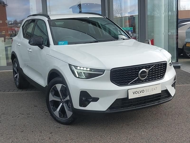 New Volvo XC40 Plus 197 HP (144 kW) 2025 White SUV