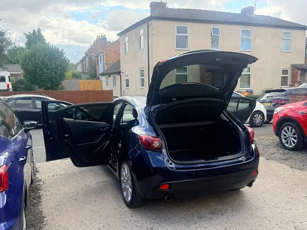 Used Mazda 3 Inclusive 120 HP (88 kW) 2014 Blue Hatchback