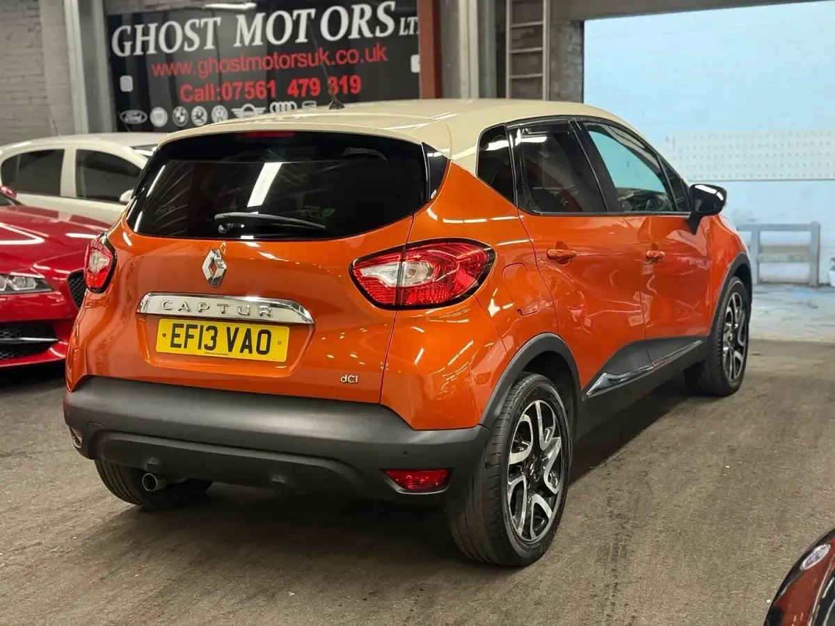Used Renault Captur Dynamique 90 HP (66 kW) 2013 Orange/cream SUV